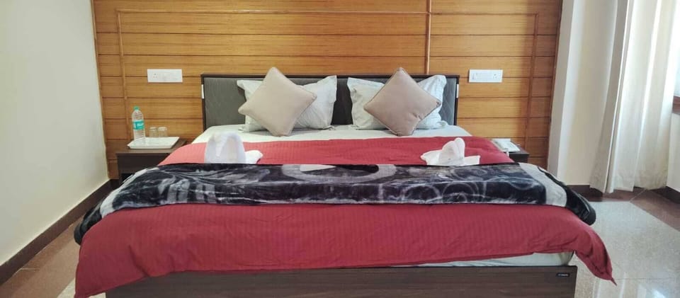 Deluxe Double Room, Balcony | Free WiFi