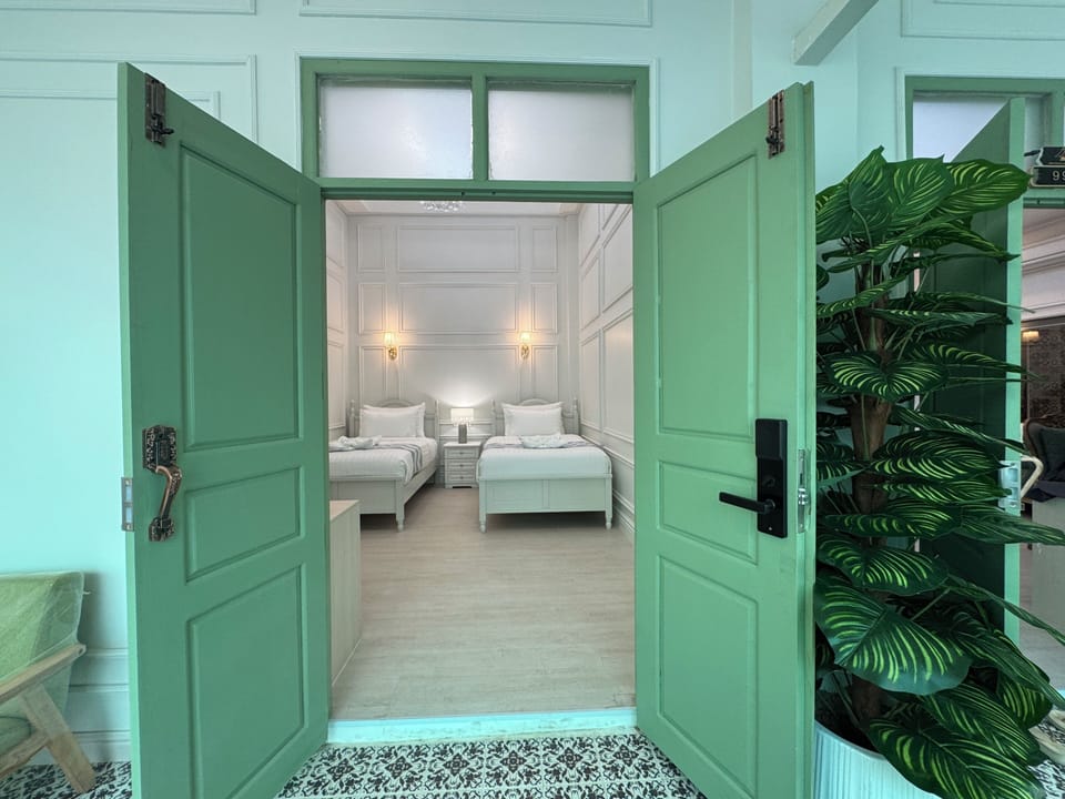 Luxury Twin Room | Premium bedding, down comforters, pillowtop beds, desk