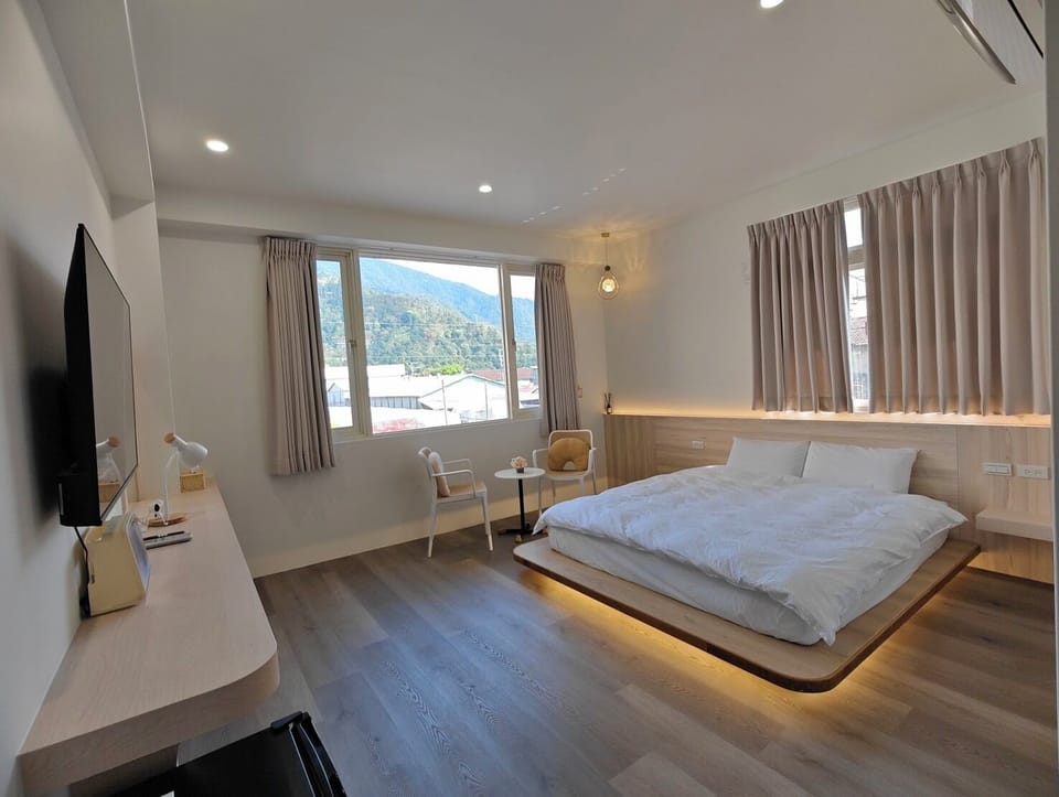 Comfort Double Room, Mountain View | Desk, laptop workspace, free WiFi, bed sheets