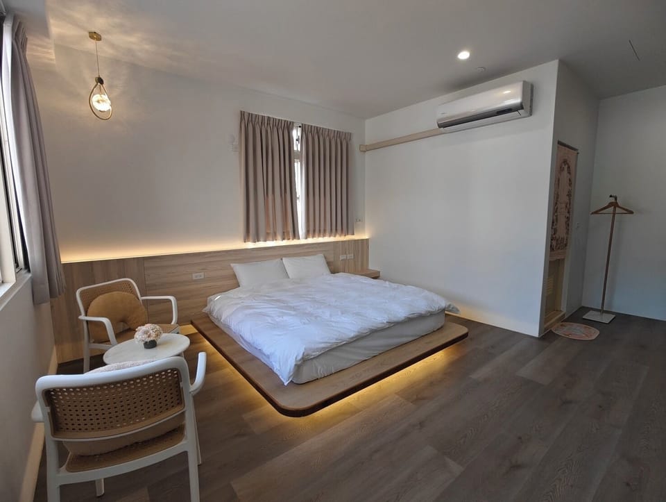 Comfort Double Room, Mountain View | Desk, laptop workspace, free WiFi, bed sheets