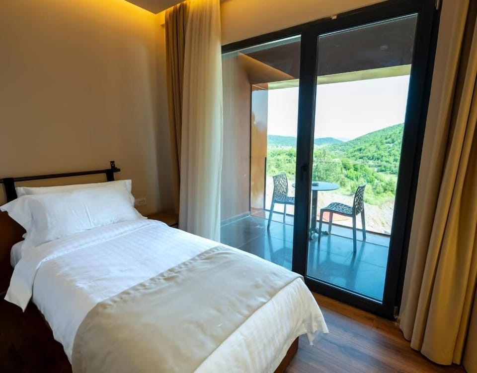 In-room safe, desk, soundproofing, free WiFi