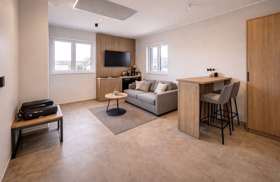 Deluxe Studio, Kitchen | Living area | 43-inch Smart TV with satellite channels