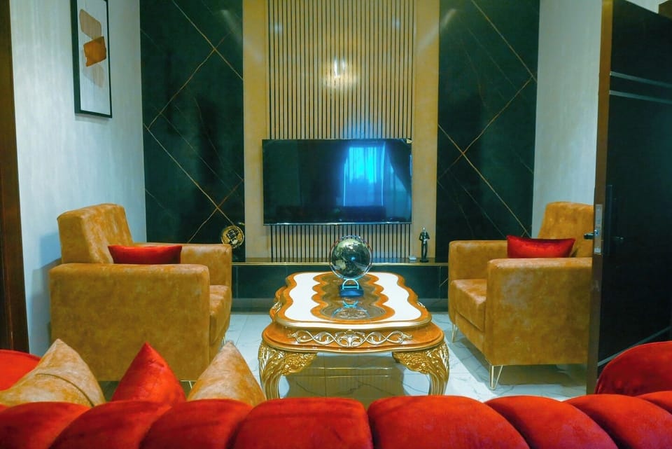 Deluxe Room, Balcony, City View | Interior