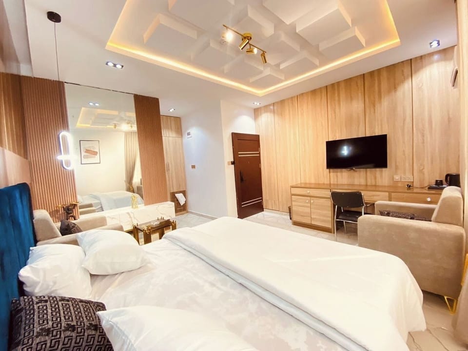 Deluxe Room, Balcony, City View | Desk, laptop workspace, blackout drapes, soundproofing