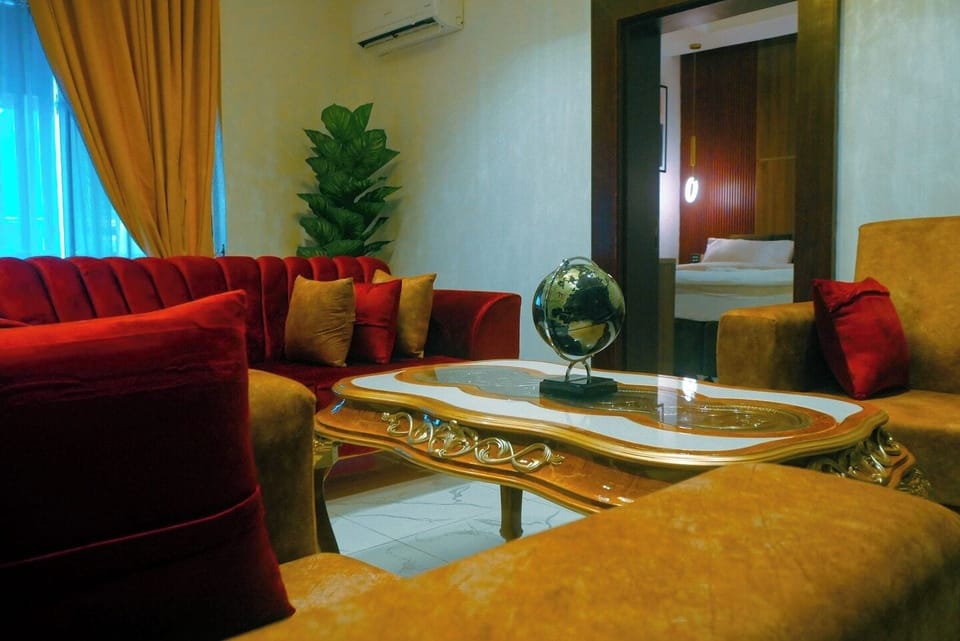 Deluxe Room, Balcony, City View | Interior