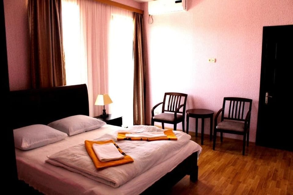 Comfort Double Room | In-room safe, free WiFi