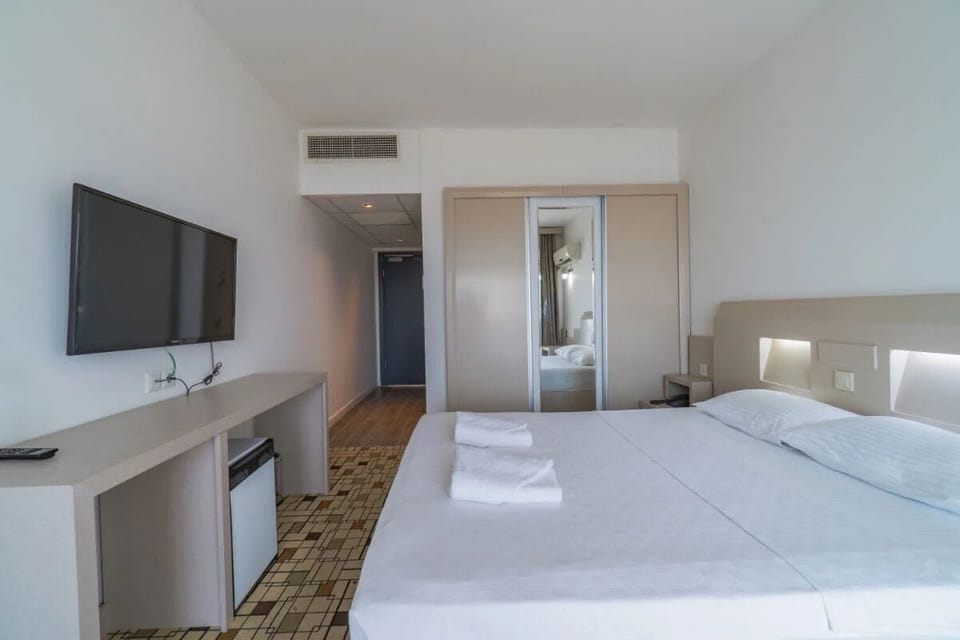 Standard Room, Balcony, Partial Sea View | In-room safe, desk, blackout drapes, free WiFi