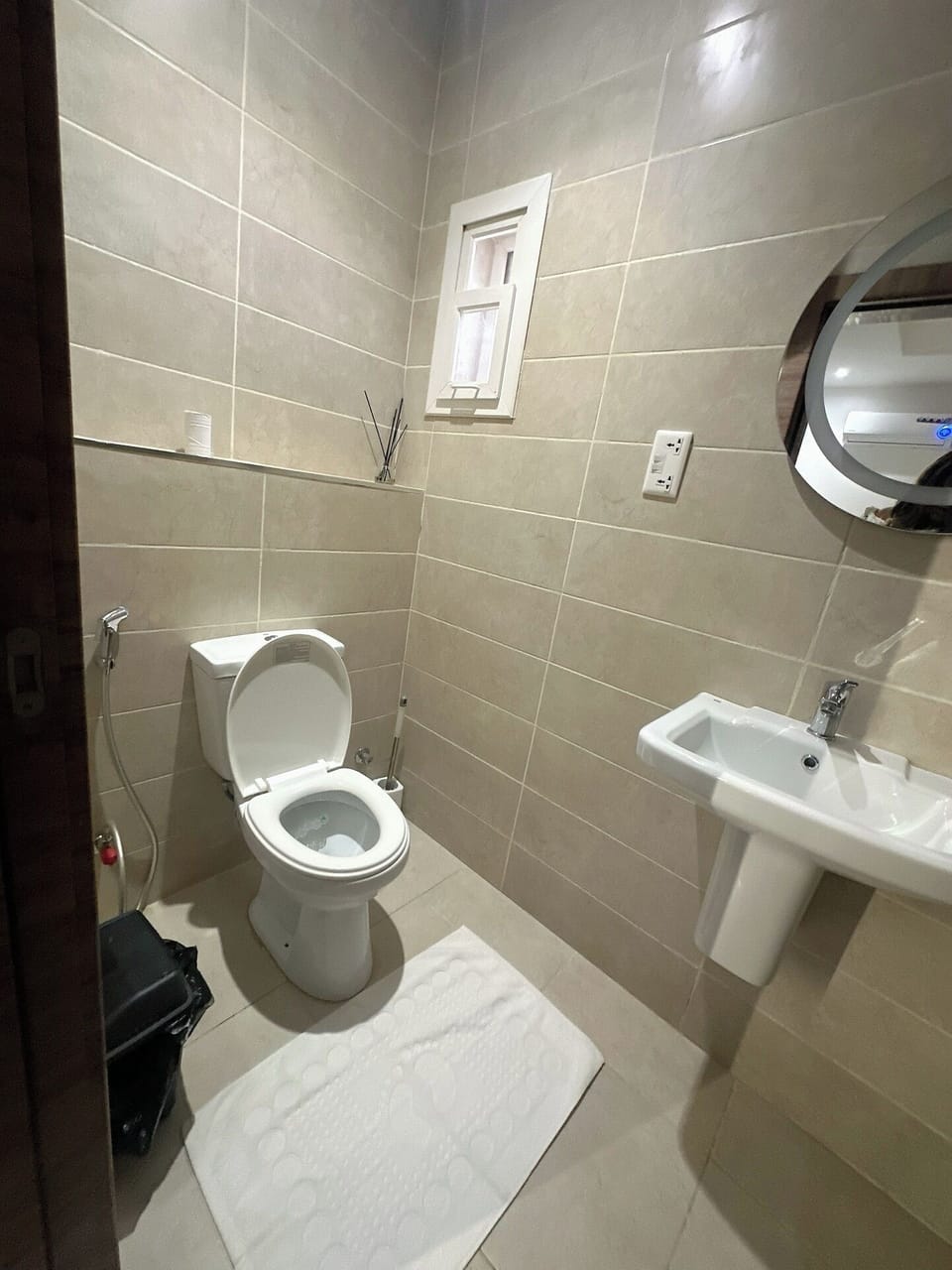 Deluxe Room, Balcony, City View | Bathroom | Hair dryer, towels, soap, shampoo