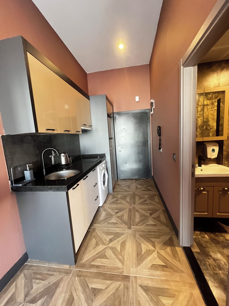 Deluxe Penthouse, Non Smoking, City View | Private kitchen | Fridge, stovetop, cookware/dishes/utensils