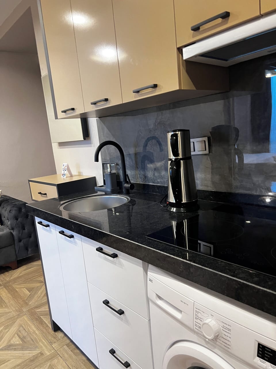 Deluxe Apartment, 2 Bedrooms, Non Smoking, Courtyard View | Private kitchen | Fridge, stovetop, cookware/dishes/utensils
