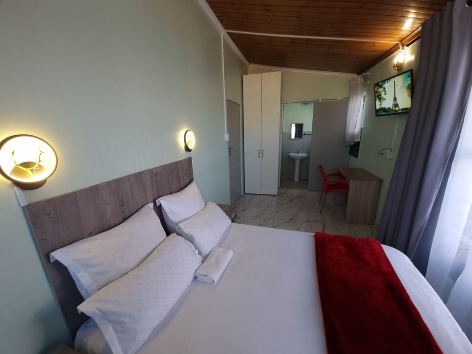 Comfort Double Room | Desk, laptop workspace, iron/ironing board, free WiFi