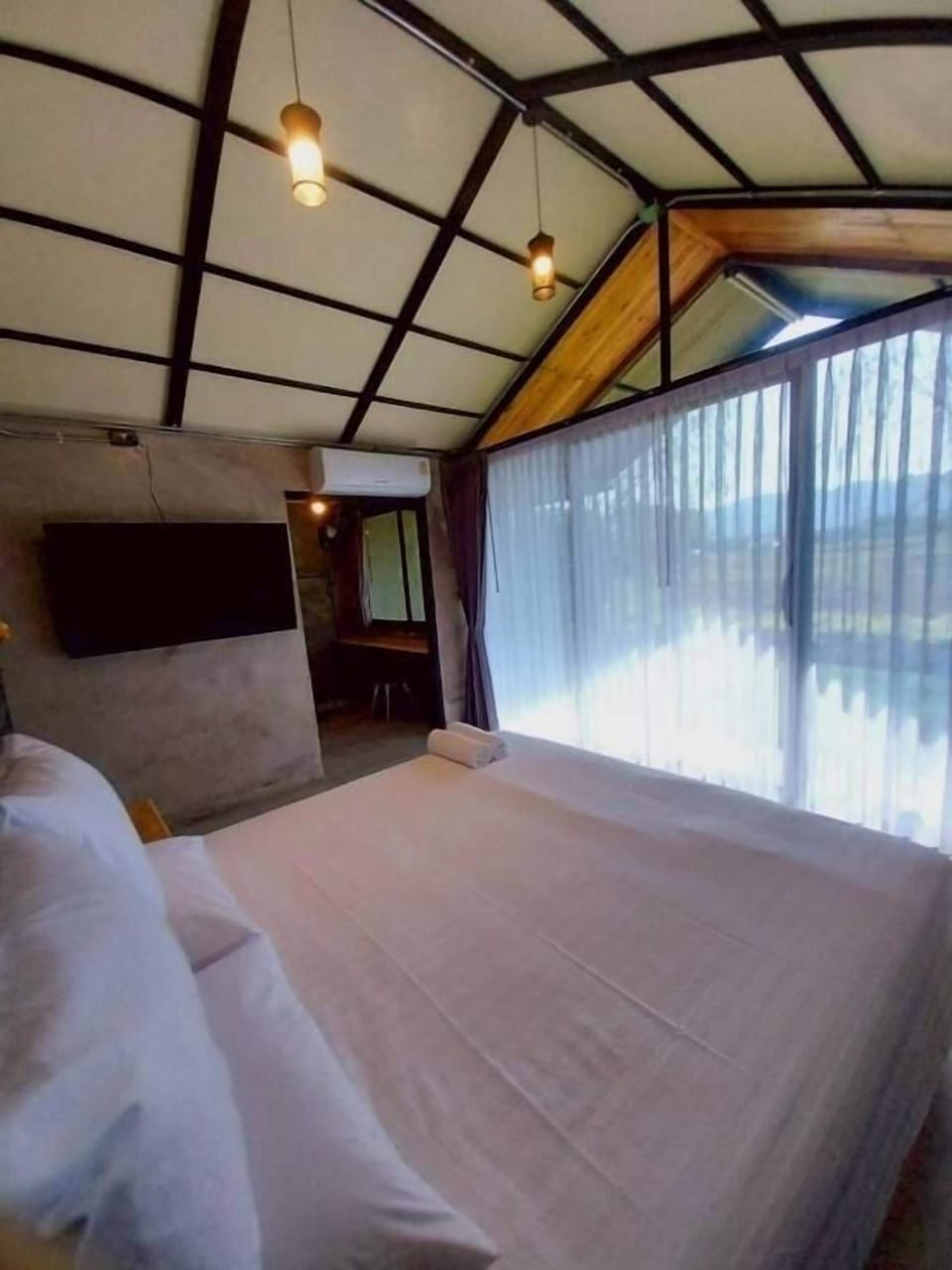 Superior Room, Bathtub, Mountain View | Free WiFi, bed sheets