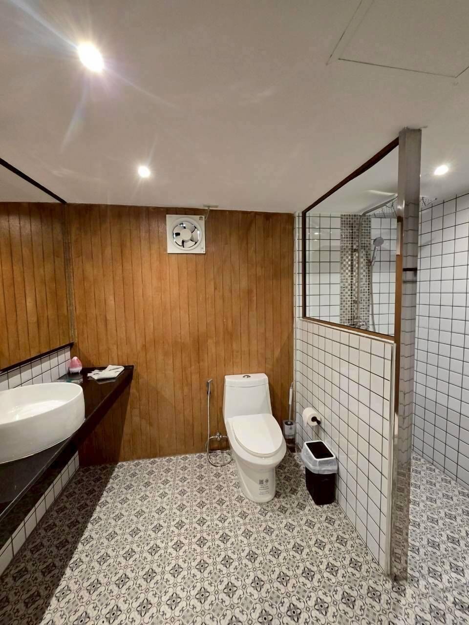 Standard Villa, 1 King Bed, Mountain View | Bathroom | Towels, soap, shampoo