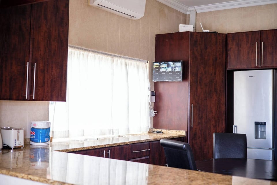 House, 6 Bedrooms, Smoking, Patio | Interior