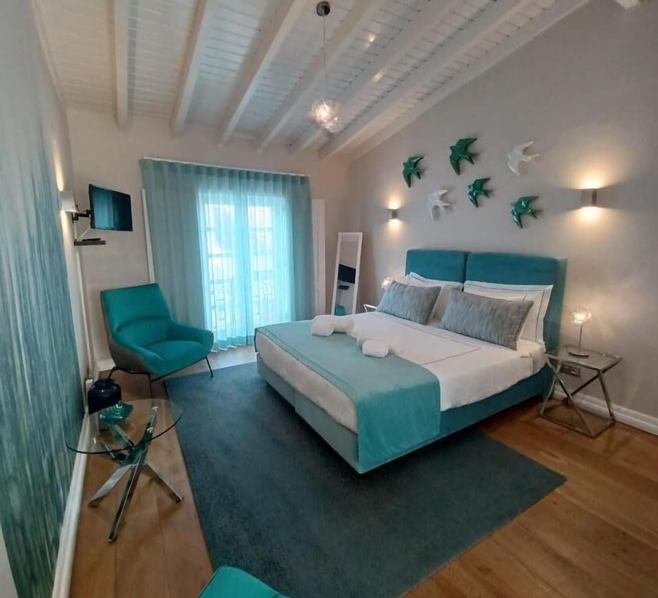 In-room safe, free WiFi
