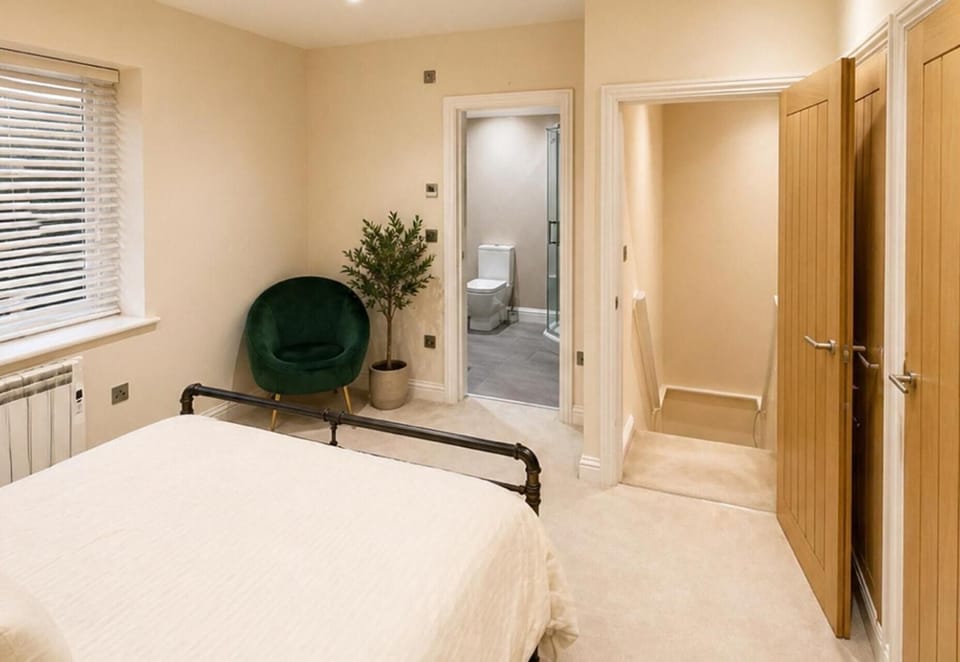 Contemporary Cottage - Sleeps 4 Plus Patio Cottage in South Cambridgeshire District
