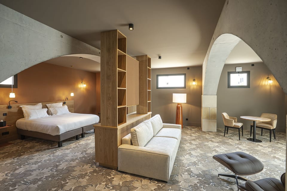 Suite | In-room safe, iron/ironing board (on request), WiFi (free)