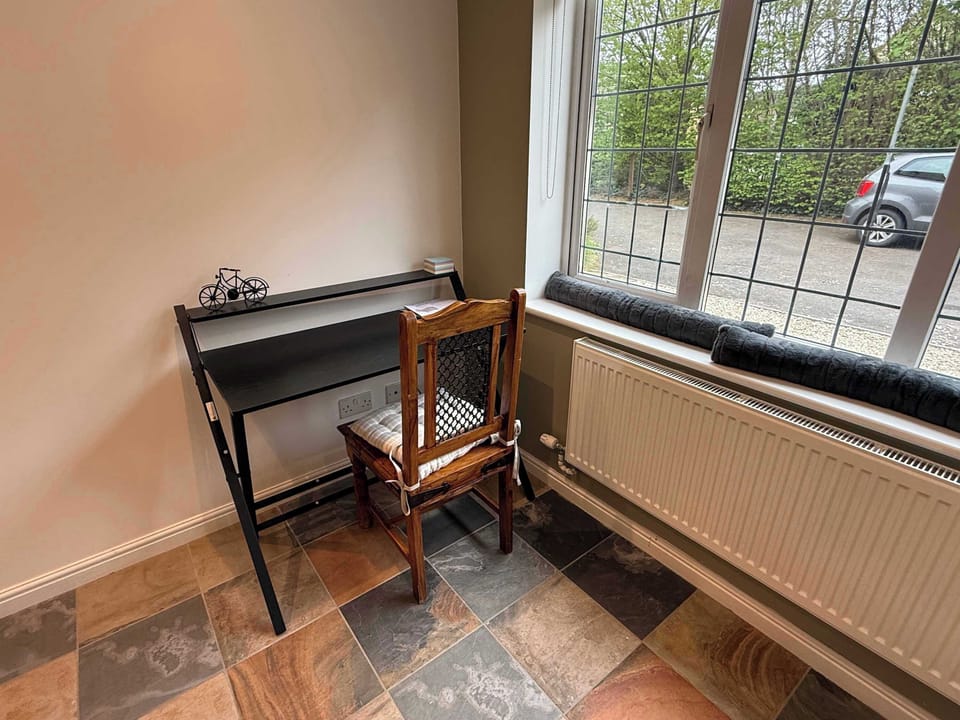 Working area with desk