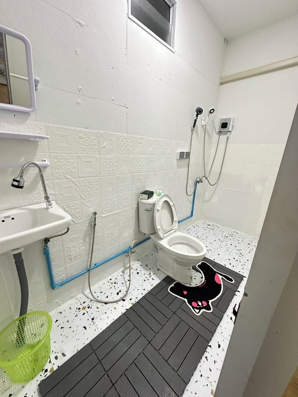 Classic Double Room, Smoking, Lake View | Bathroom | Shower, hair dryer, towels, soap