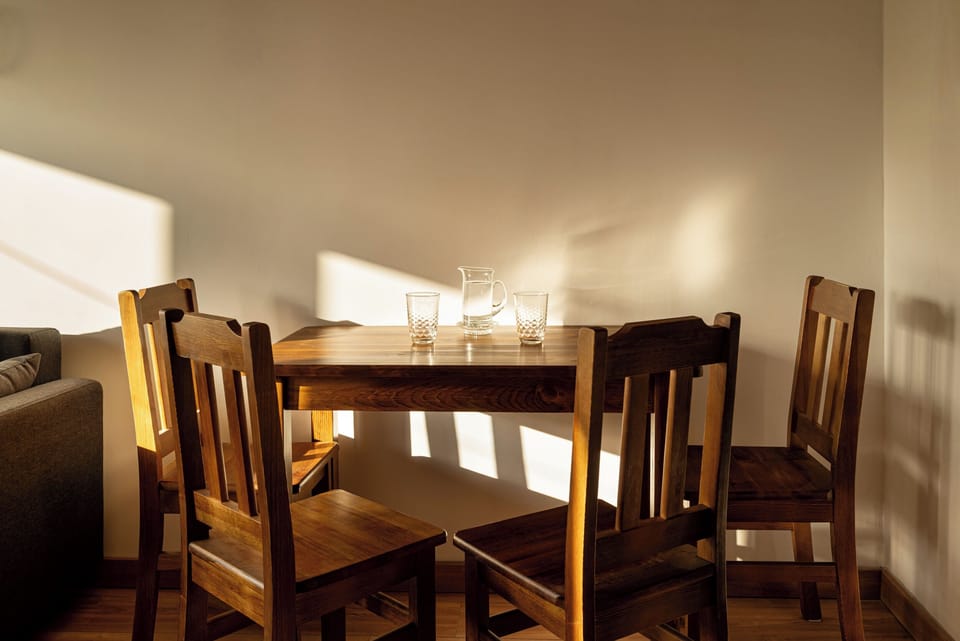 Apartment, Balcony | In-room dining