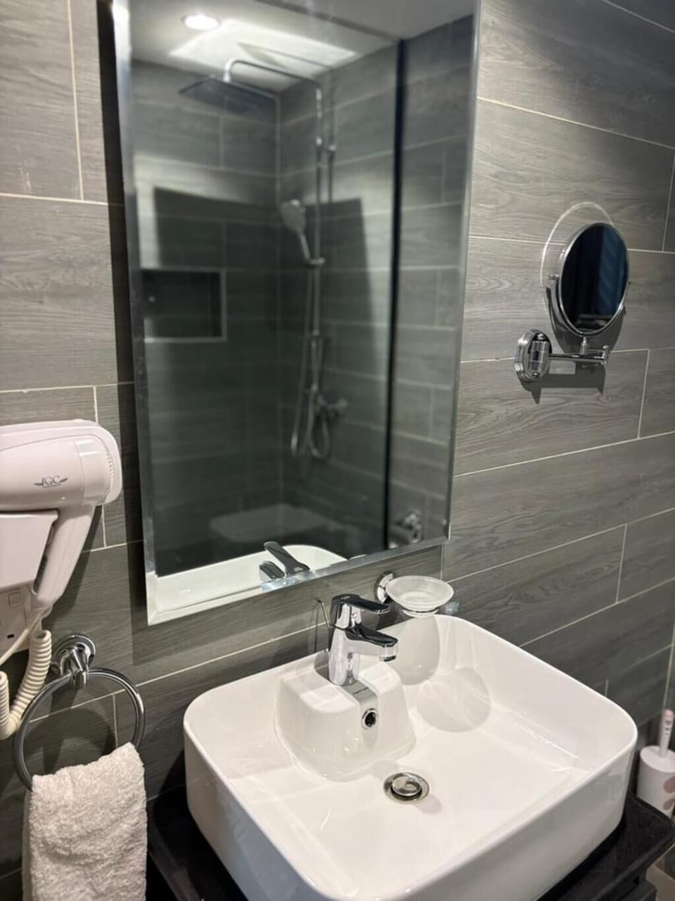Single Room, Balcony, City View | Bathroom | Shower, free toiletries, hair dryer, slippers