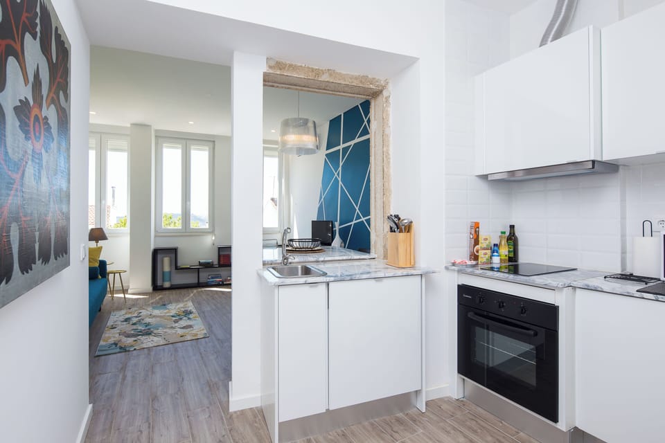 2nd floor left - Janelas do Tejo | Private kitchen | Full-size fridge, microwave, oven, stovetop