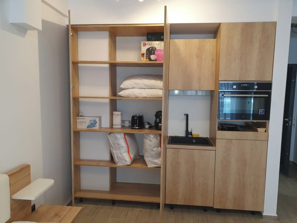 Deluxe Studio, Balcony, Partial Sea View | Interior