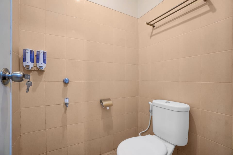 Family Suite | Bathroom | Shower, towels