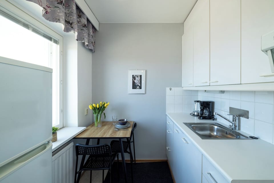 Classic Studio, 1 Queen Bed with Sofa bed, Kitchen | Private kitchen | Full-size fridge, oven, stovetop, coffee/tea maker