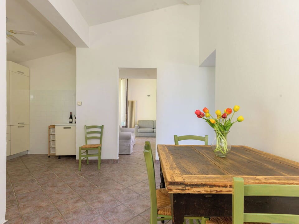 Furniture, Interior Design, Flooring, Floor, Wall, Ceiling, Wood, Room, Lighting, Table