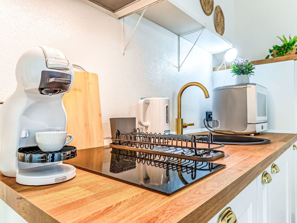 Kitchen Appliance, Small Appliance, Kitchen, Home Appliance, Countertop, Serveware, Coffeemaker