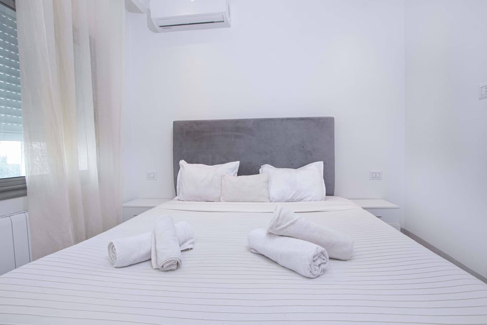 Deluxe Apartment, City View | Blackout drapes, soundproofing, free WiFi