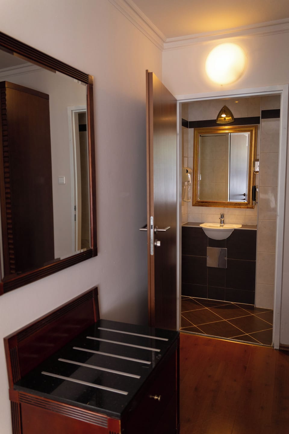 Family Room, Courtyard View | Bathroom