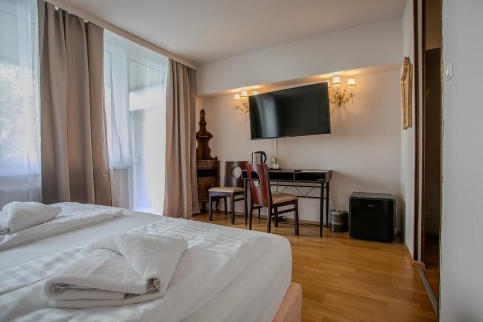 In-room safe, soundproofing, free WiFi