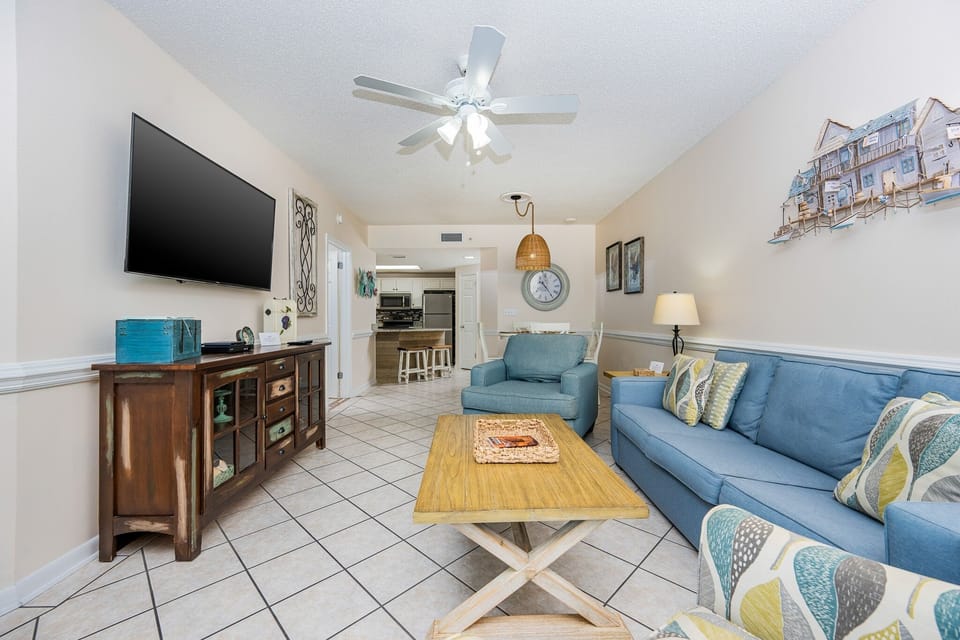Condo, 2 Bedrooms | Living area