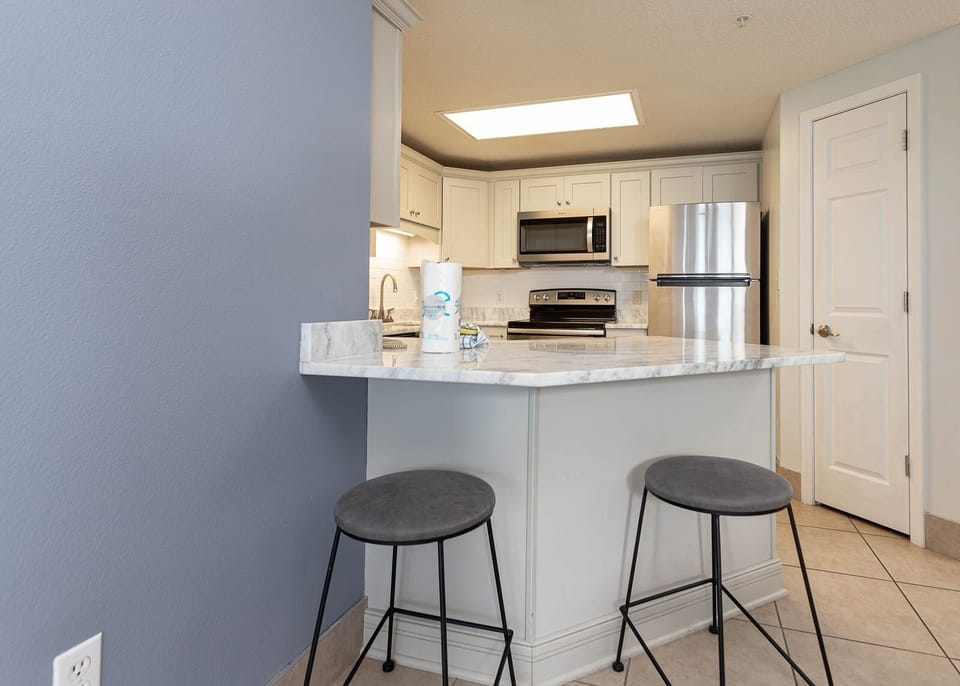 Condo, 2 Bedrooms | Private kitchen | Fridge, oven, coffee/tea maker