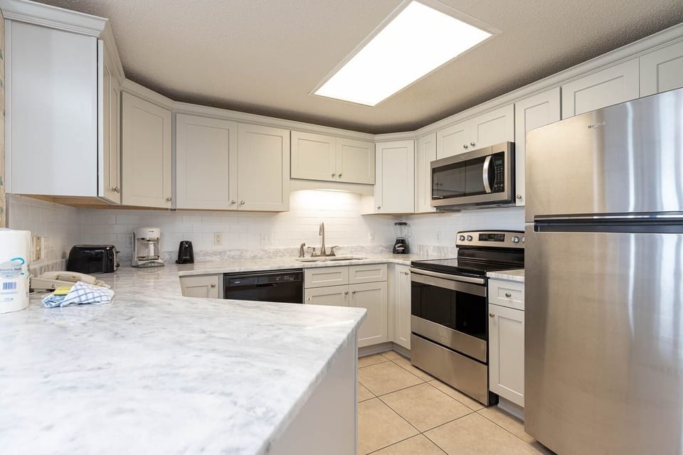 Condo, 2 Bedrooms | Private kitchen | Fridge, oven, coffee/tea maker