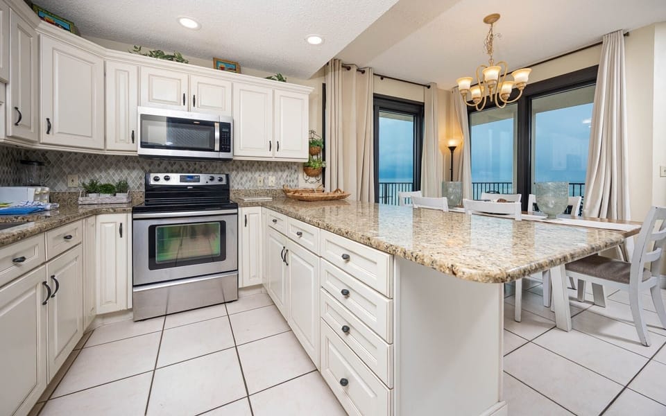 Condo, 3 Bedrooms | Private kitchen | Fridge, oven, coffee/tea maker