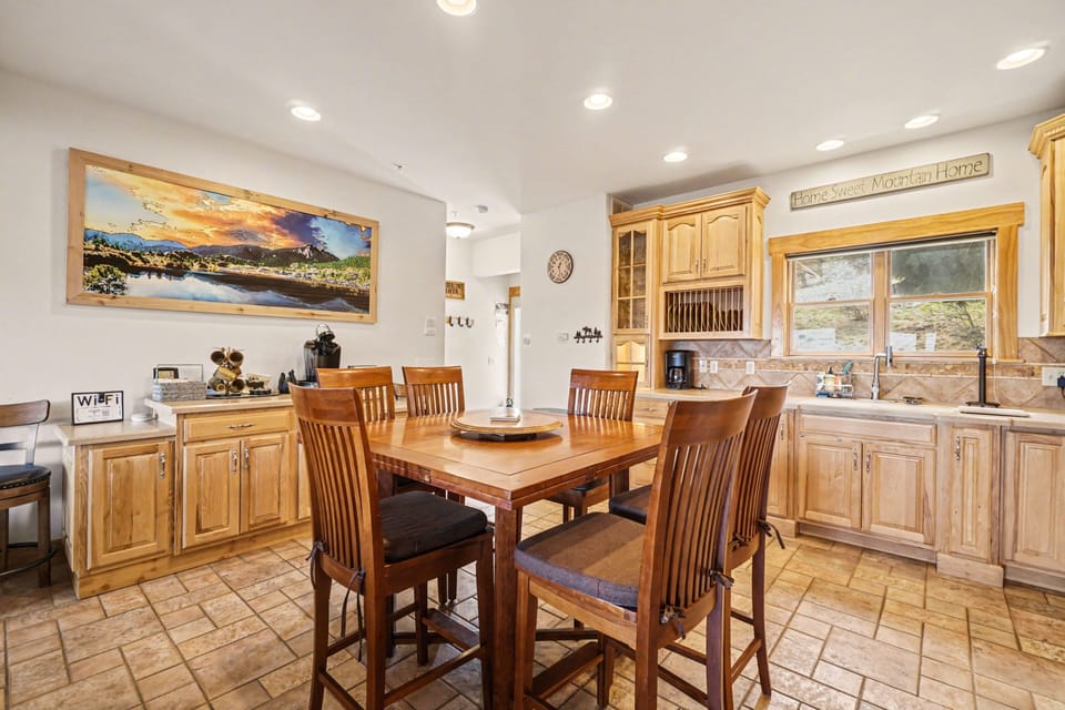 Condo, 3 Bedrooms | Dining