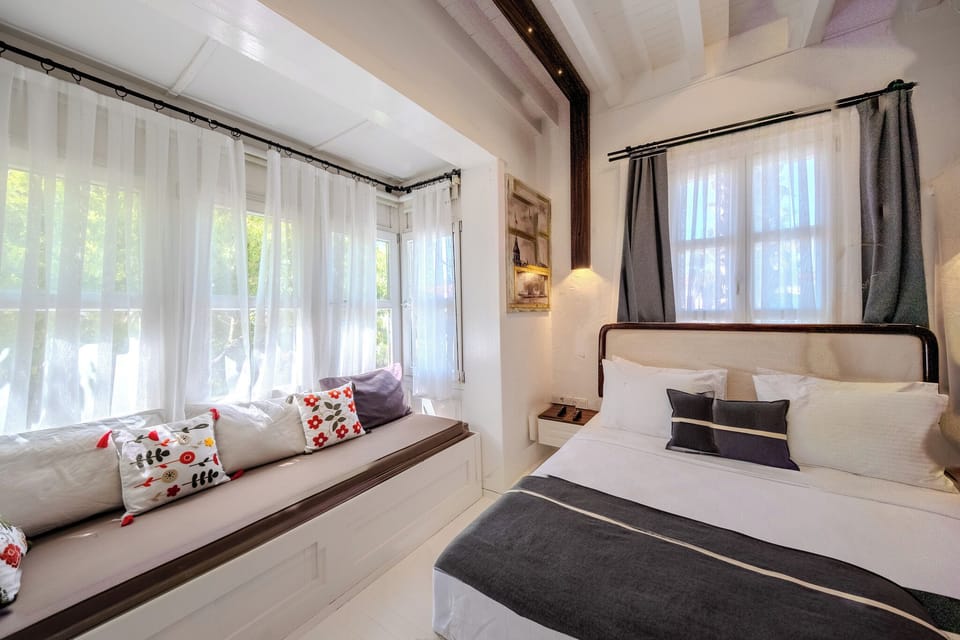 Superior Double Room, Non Smoking, Garden View | Desk, free WiFi
