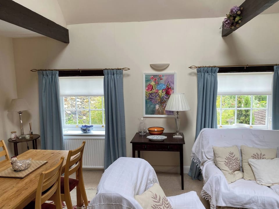 Apartment, 2 Bedrooms | Living area