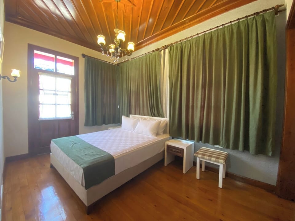 Double Room, Balcony | Minibar, in-room safe, soundproofing, travel crib