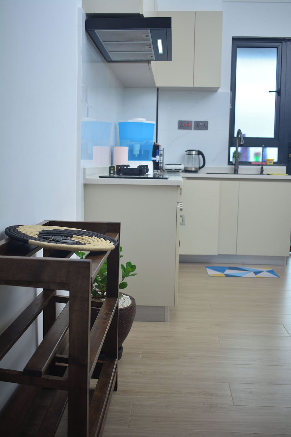 Deluxe Apartment, City View | Private kitchen