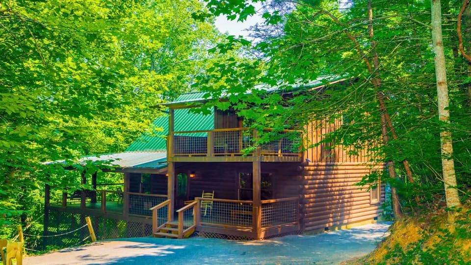 Escape to your cozy Pigeon Forge cabin, where scenic mountain views, fresh air, and relaxing moments come together for the perfect Smoky Mountain getaway.
