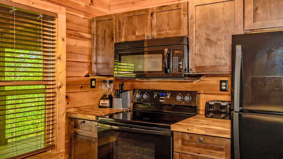 Equipped with essential cookware, utensils, and modern appliances, it’s perfect for everything from quick breakfasts to full family meals.