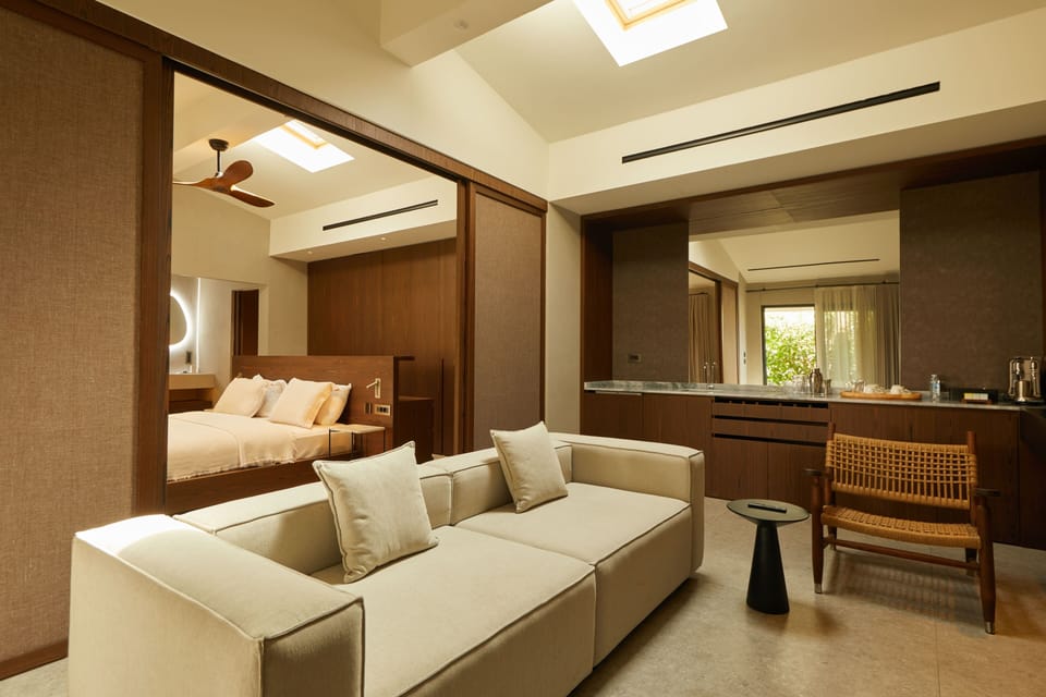 King Suite | Free minibar, in-room safe, individually decorated, free WiFi