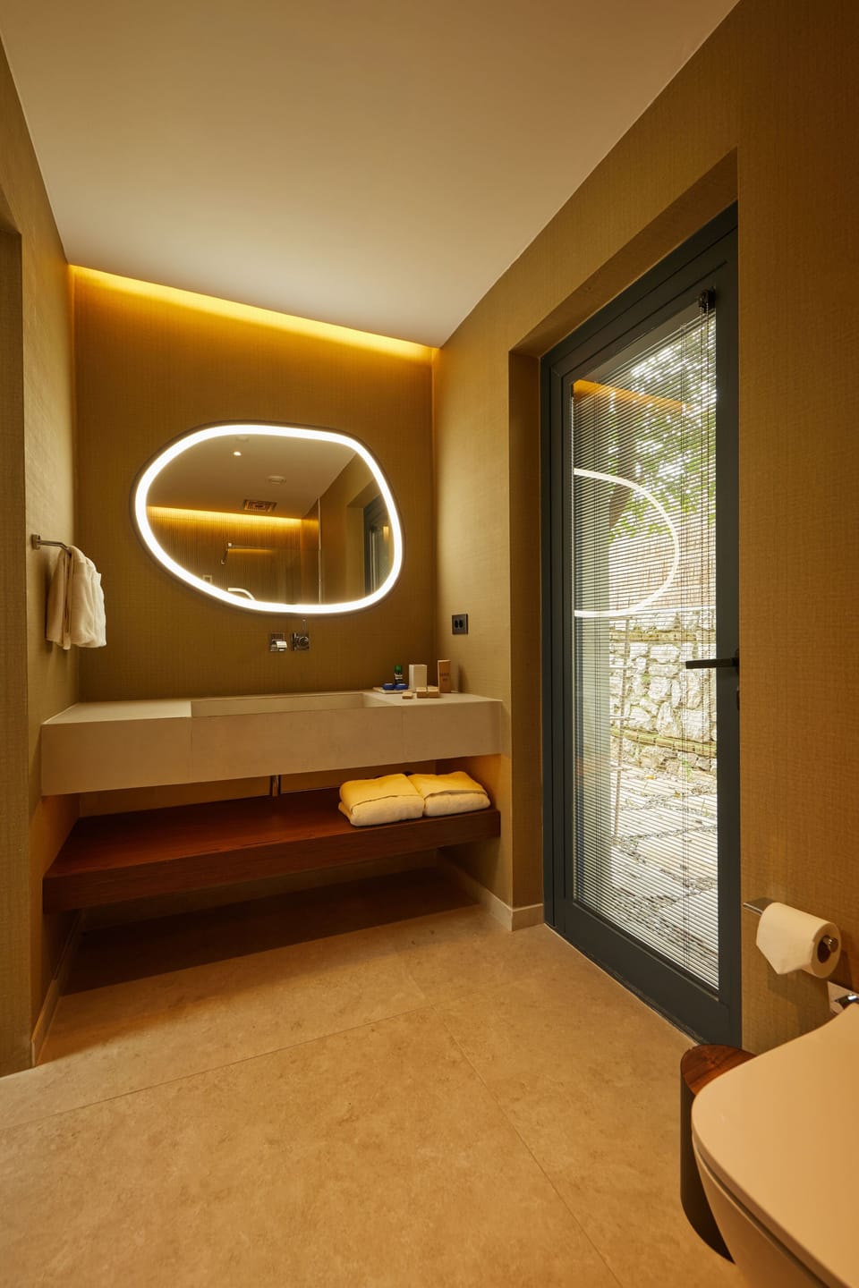 Deluxe Double Room with Terrace | Bathroom | Shower, hair dryer, slippers, towels