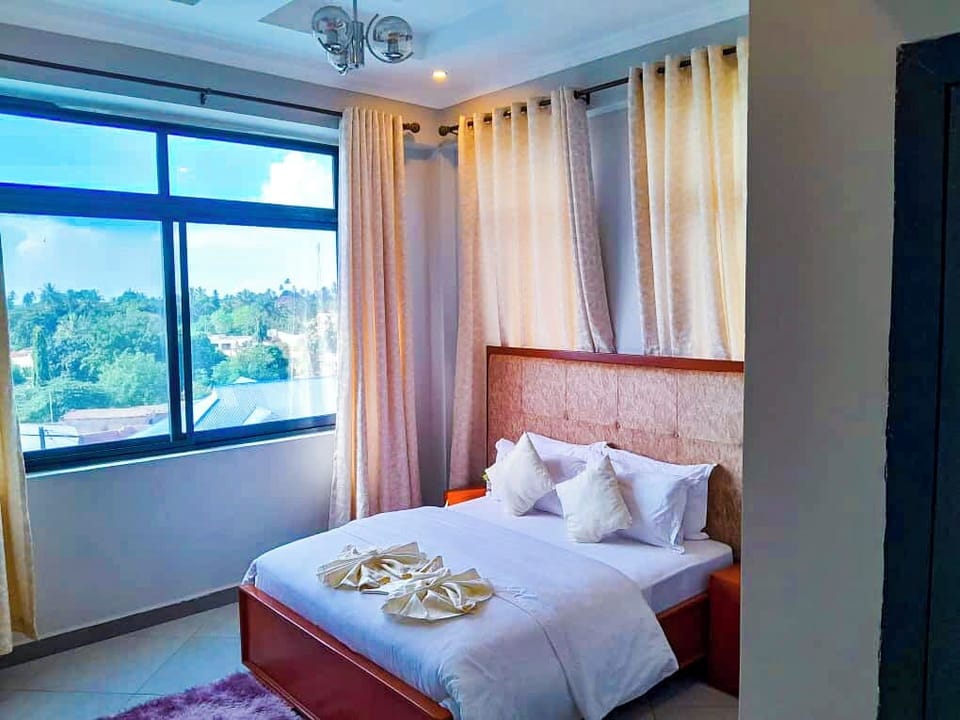 Standard Double Room | Desk, laptop workspace, free WiFi