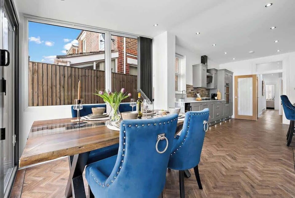 Gather the family in the open living and dining spaces at Blue Puffin Stays. Share a delicious meal, swap stories from your day exploring the country side, and enjoy relaxed, quality time together in comfort.
