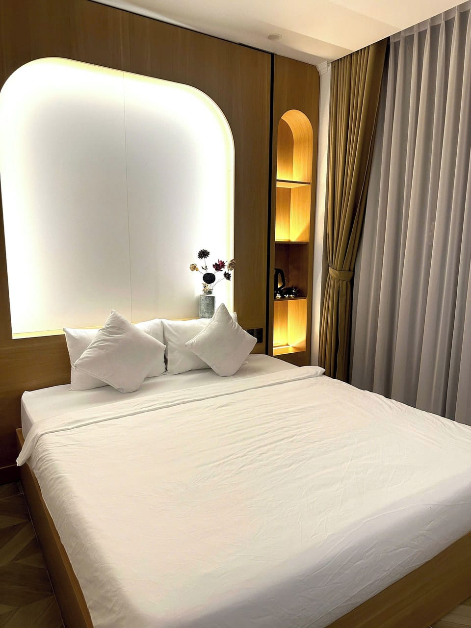 Deluxe Double Room, Park View | Desk, laptop workspace, blackout drapes, soundproofing